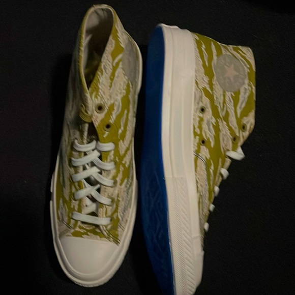 Converse - Picture 1 of 4